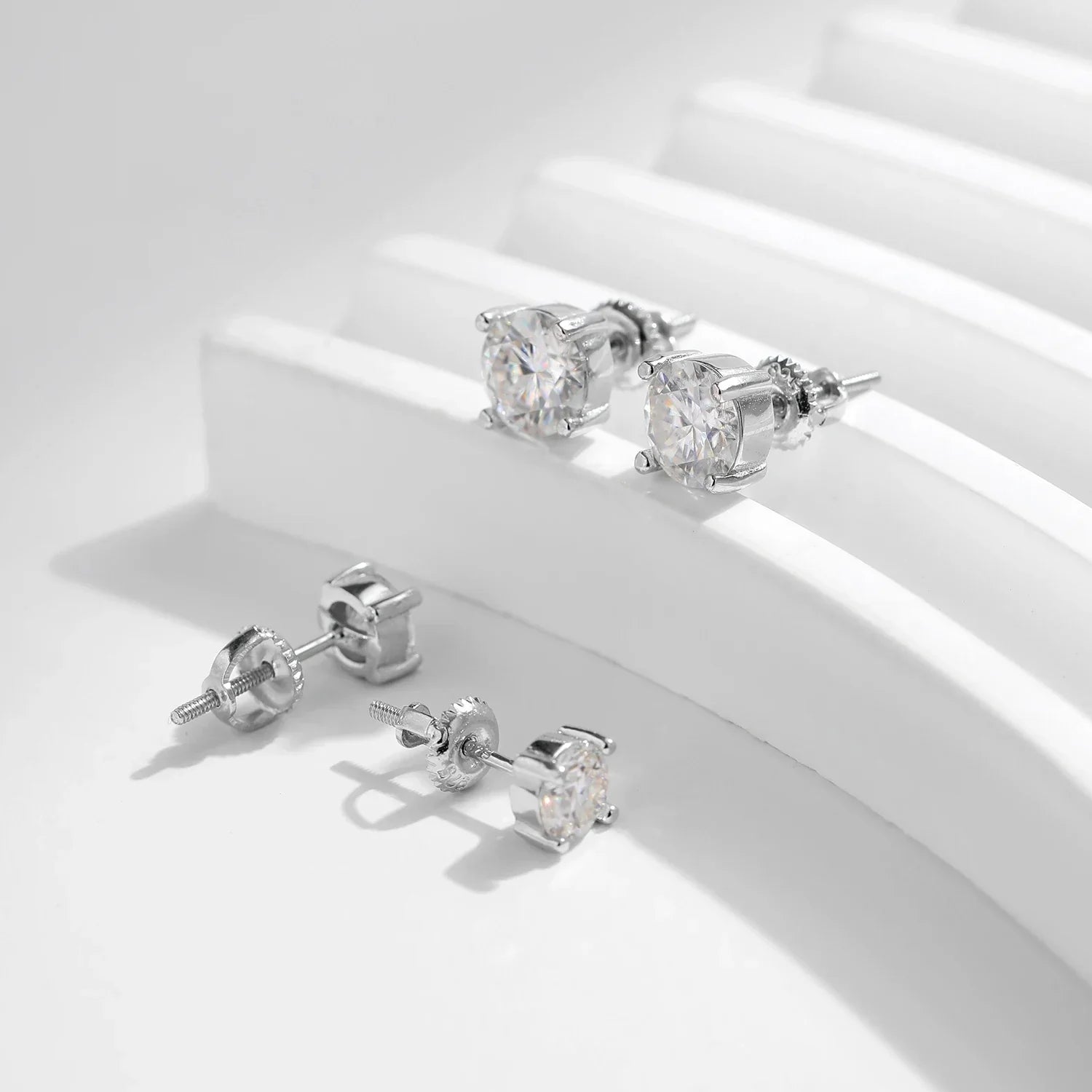 Par de Brincos Femininos com Pedra Moissanite em Prata 925 Banhada a Ouro 18k