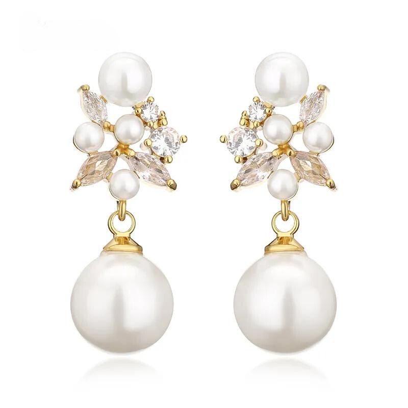 Par de Brincos Femininos Vintage com Pérolas e Zircônia