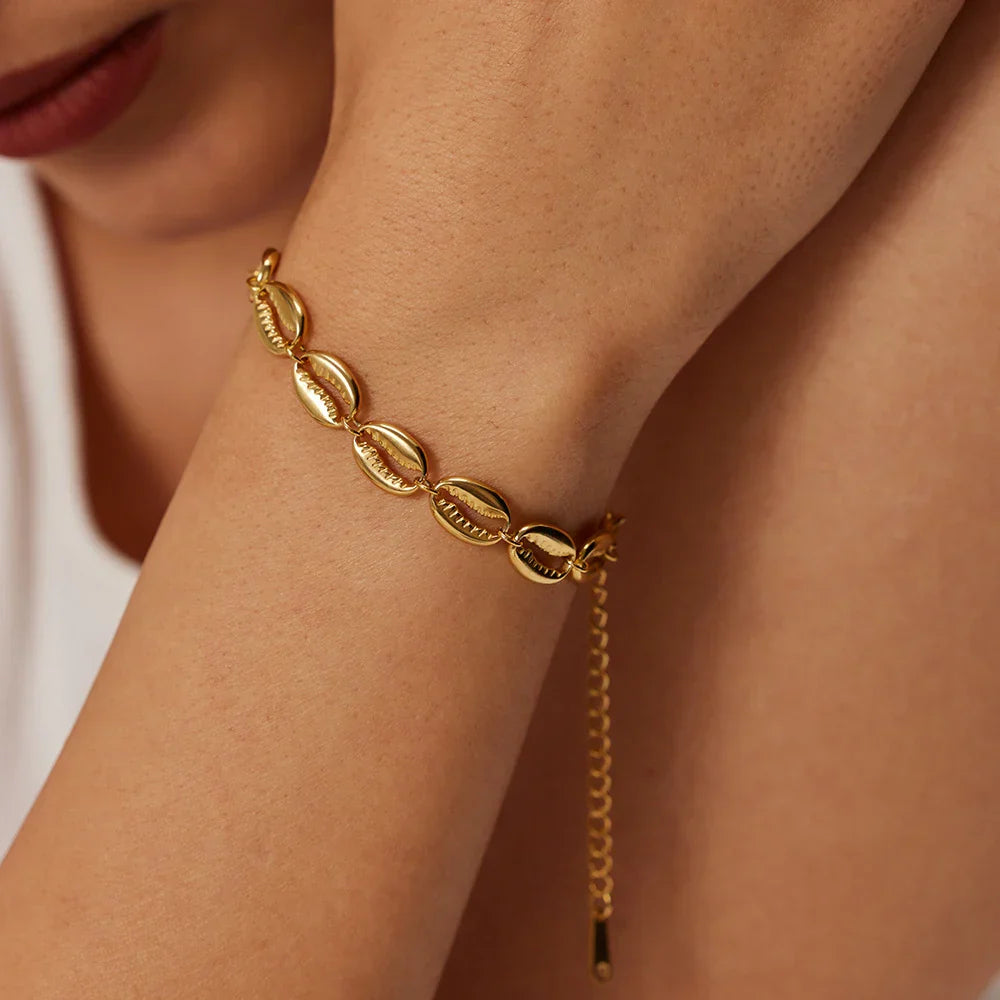 Pulseira Feminina Concha em Aço Inoxidável Banhado a Ouro 18k